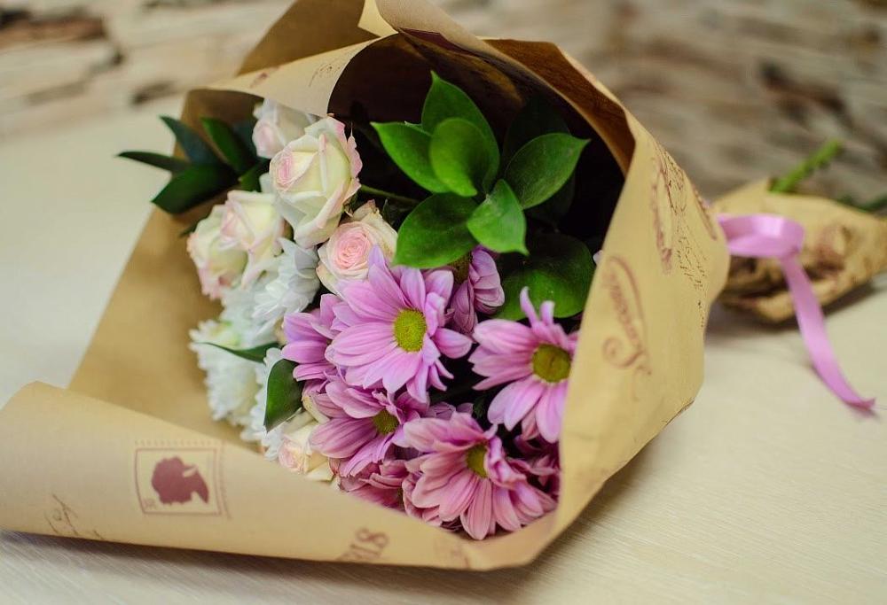 Букет цветов из: Розы и Хризантемы в ЗАТО Сибирском