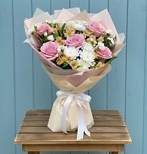 Букет цветов из:  Гвоздики, Орхидеи и Розы в ЗАТО Сибирском