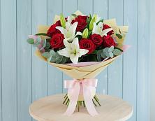 Букет цветов из:  Лилии и Розы в ЗАТО Сибирском