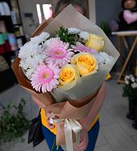 Букет цветов из:  Герберы, Розы и Хризантемы в ЗАТО Сибирском
