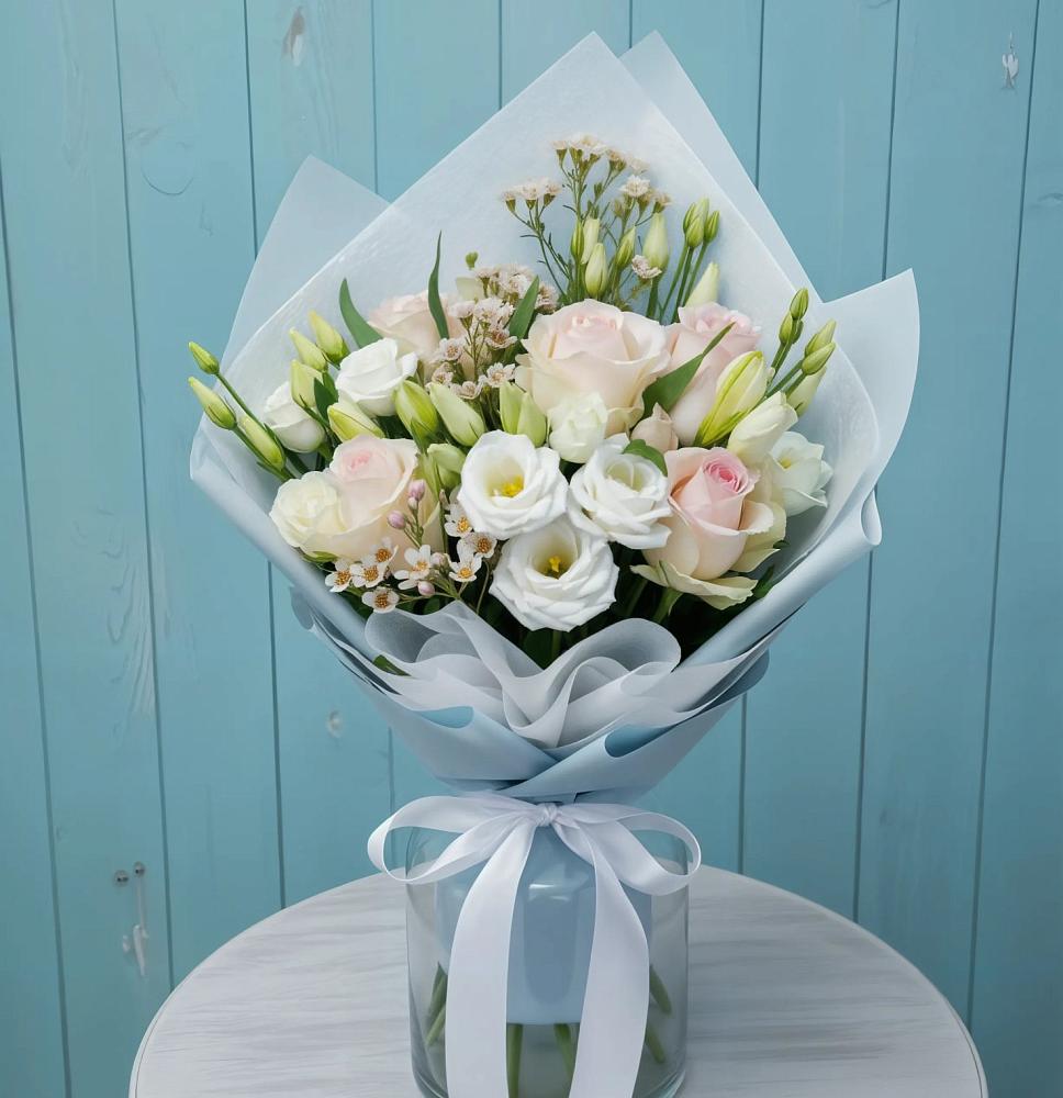 Букет цветов из: Розы и Лизиантусы в ЗАТО Сибирском