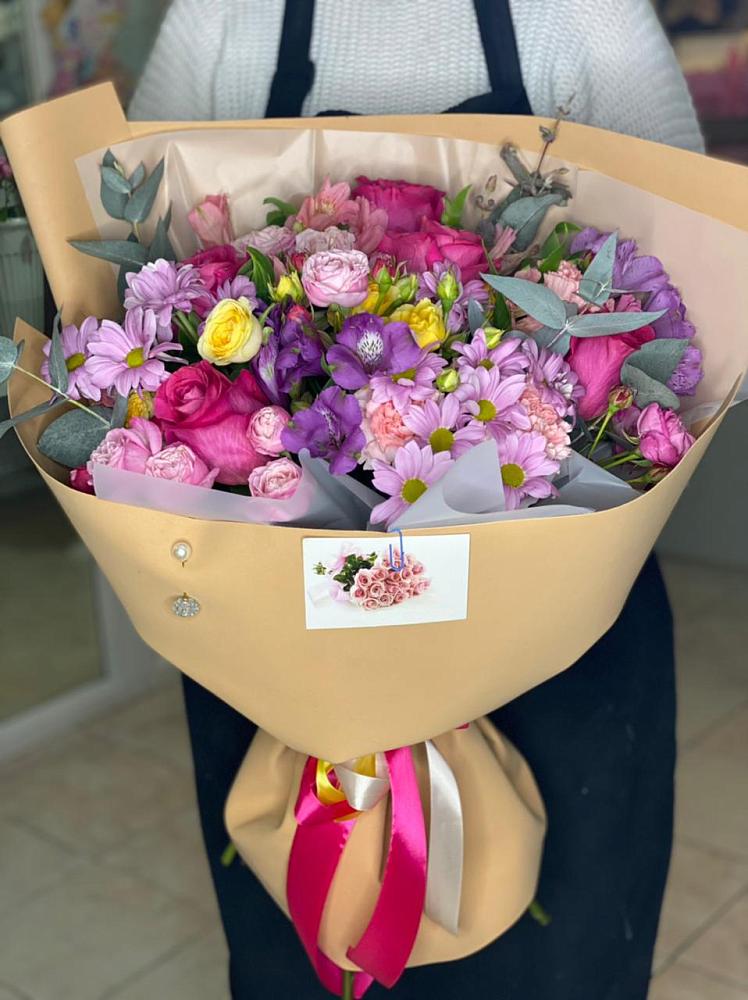 Букет цветов из: Хризантемы, Гвоздики и Альстромерии в ЗАТО Сибирском