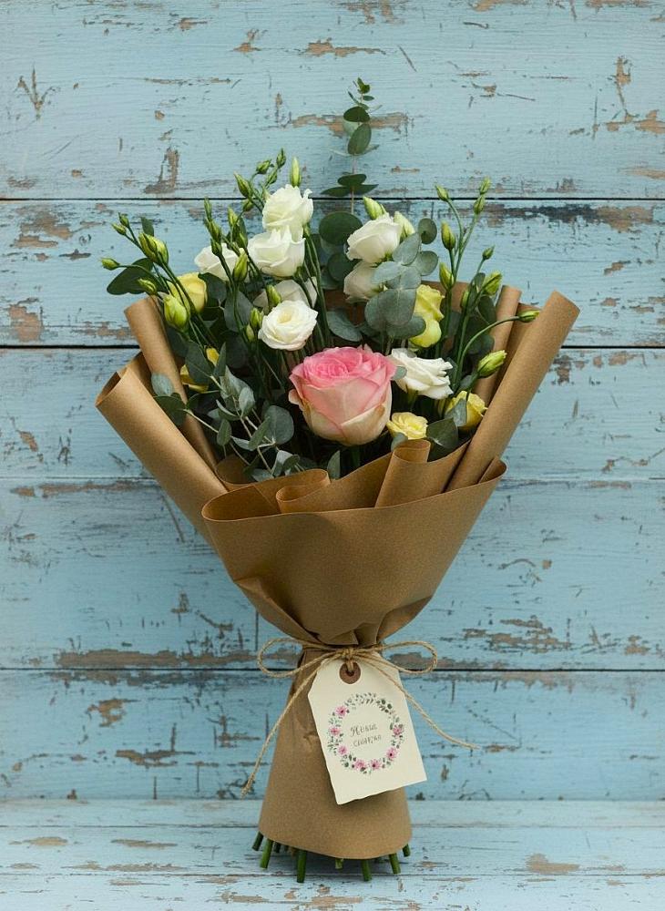 Букет цветов из: Розы и Лизиантусы в ЗАТО Сибирском