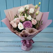 Букет цветов из:  Розы и Лизиантусы в ЗАТО Сибирском