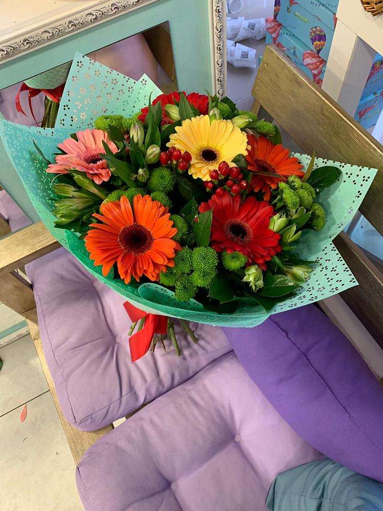 Букет цветов из: Герберы, Хризантемы и Альстромерии в ЗАТО Сибирском