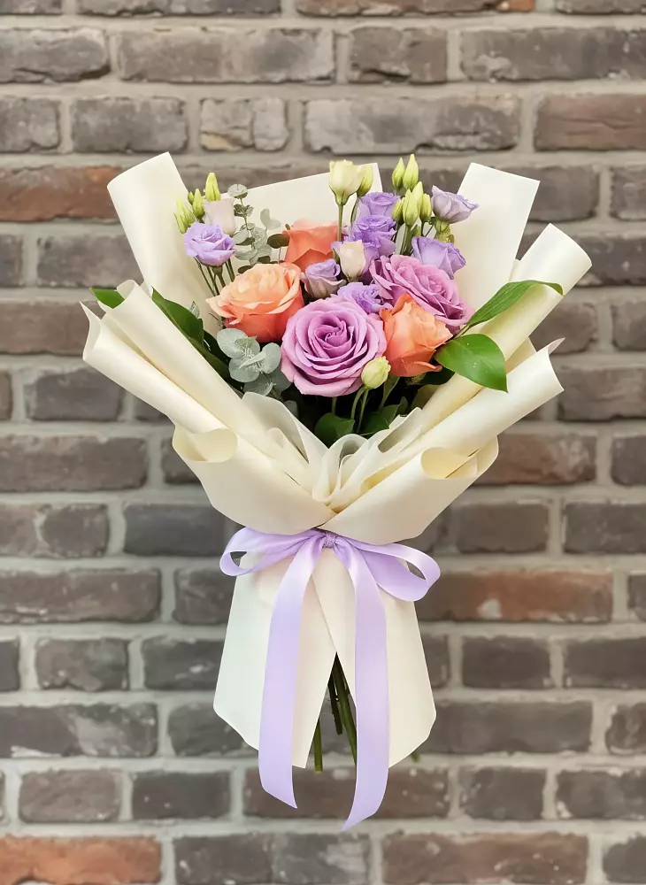 Букет цветов из: Лизиантусы и Розы в ЗАТО Сибирском