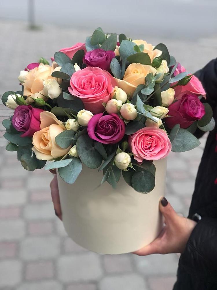 Цветочная композиция из Розы в шляпной коробке в ЗАТО Сибирском