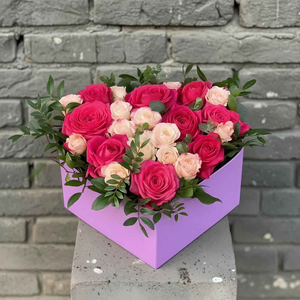 Цветочная композиция из Розы в коробке в ЗАТО Сибирском