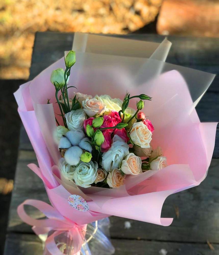 Букет цветов из: Розы и Лизиантусы в ЗАТО Сибирском