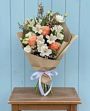 Букет цветов из:  Альстромерии, Лизиантусы, Розы и Хризантемы в ЗАТО Сибирском