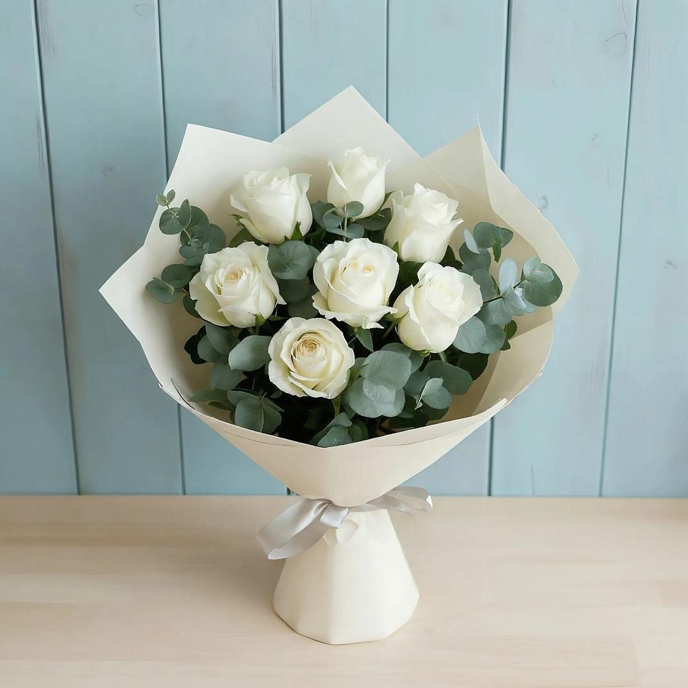 Букет Белые розы в Эвкалипте в ЗАТО Сибирском