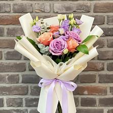 Букет цветов из:  Лизиантусы и Розы в ЗАТО Сибирском