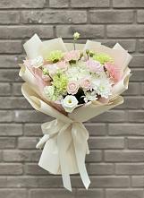 Букет цветов из:  Гвоздики, Розы, Лизиантусы и Хризантемы в ЗАТО Сибирском