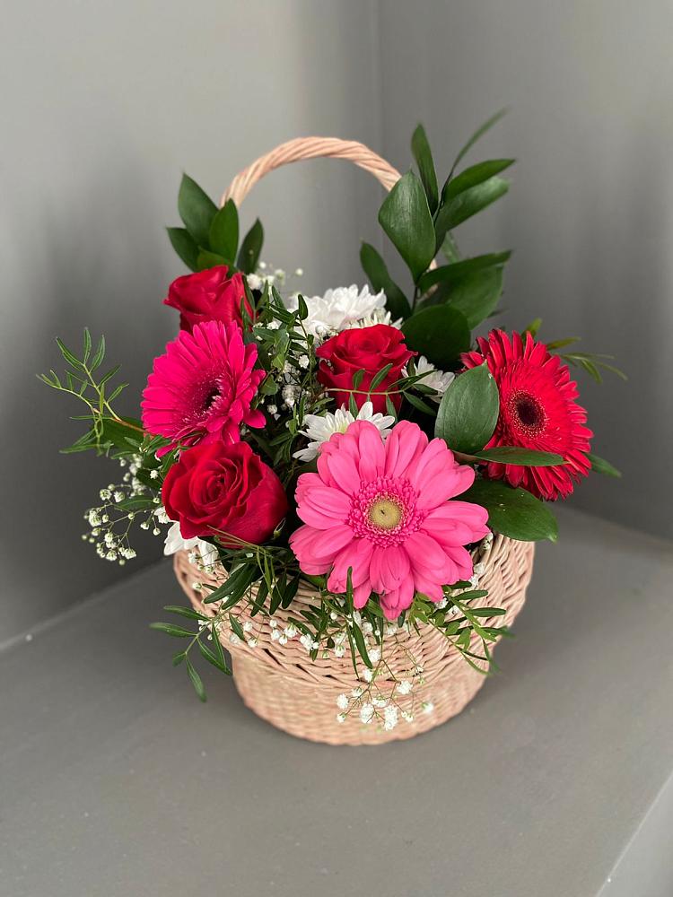 Цветочная композиция из Розы, Хризантемы и Герберы в корзине в ЗАТО Сибирском