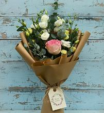 Букет цветов из:  Розы и Лизиантусы в ЗАТО Сибирском