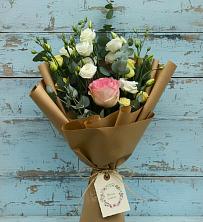 Букет цветов из:  Розы и Лизиантусы в ЗАТО Сибирском